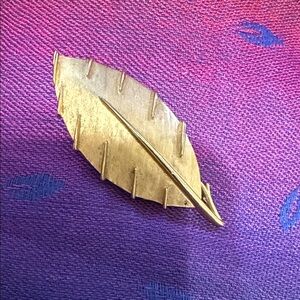 Vintage Signed Crown Trifari Gold-Tone Leaf Brooch Pin
